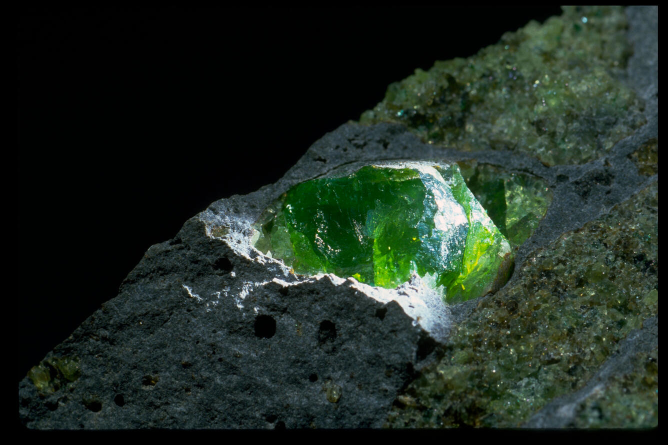 Photograph of a peridot crystal in basalt (170991) from the National Mineral Collection