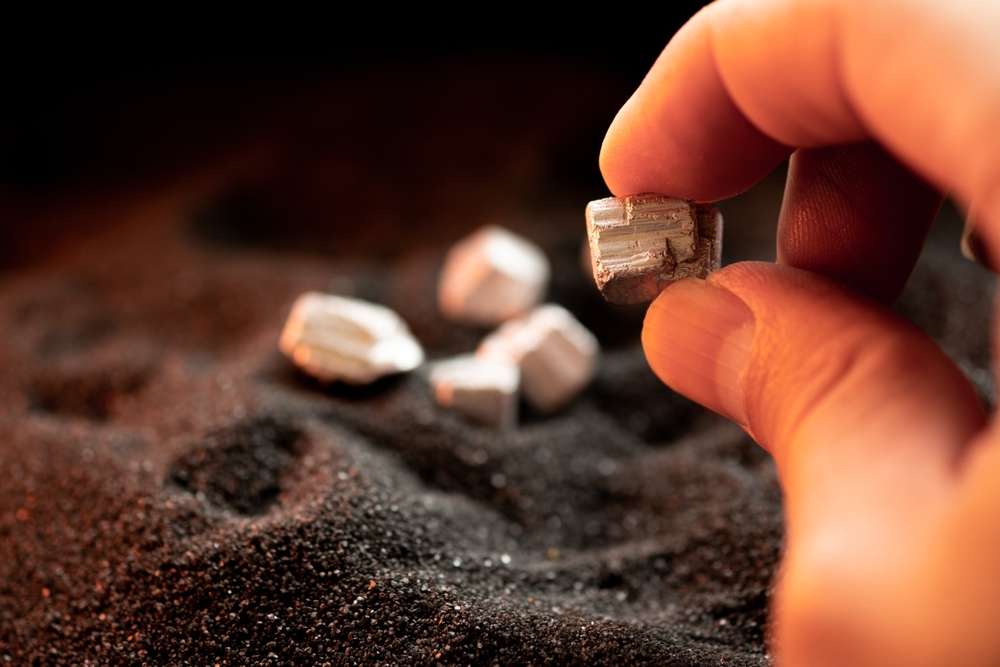 The,Wet,Man's,Hand,Was,Holding,Silver,,Or,Platinum,,Or