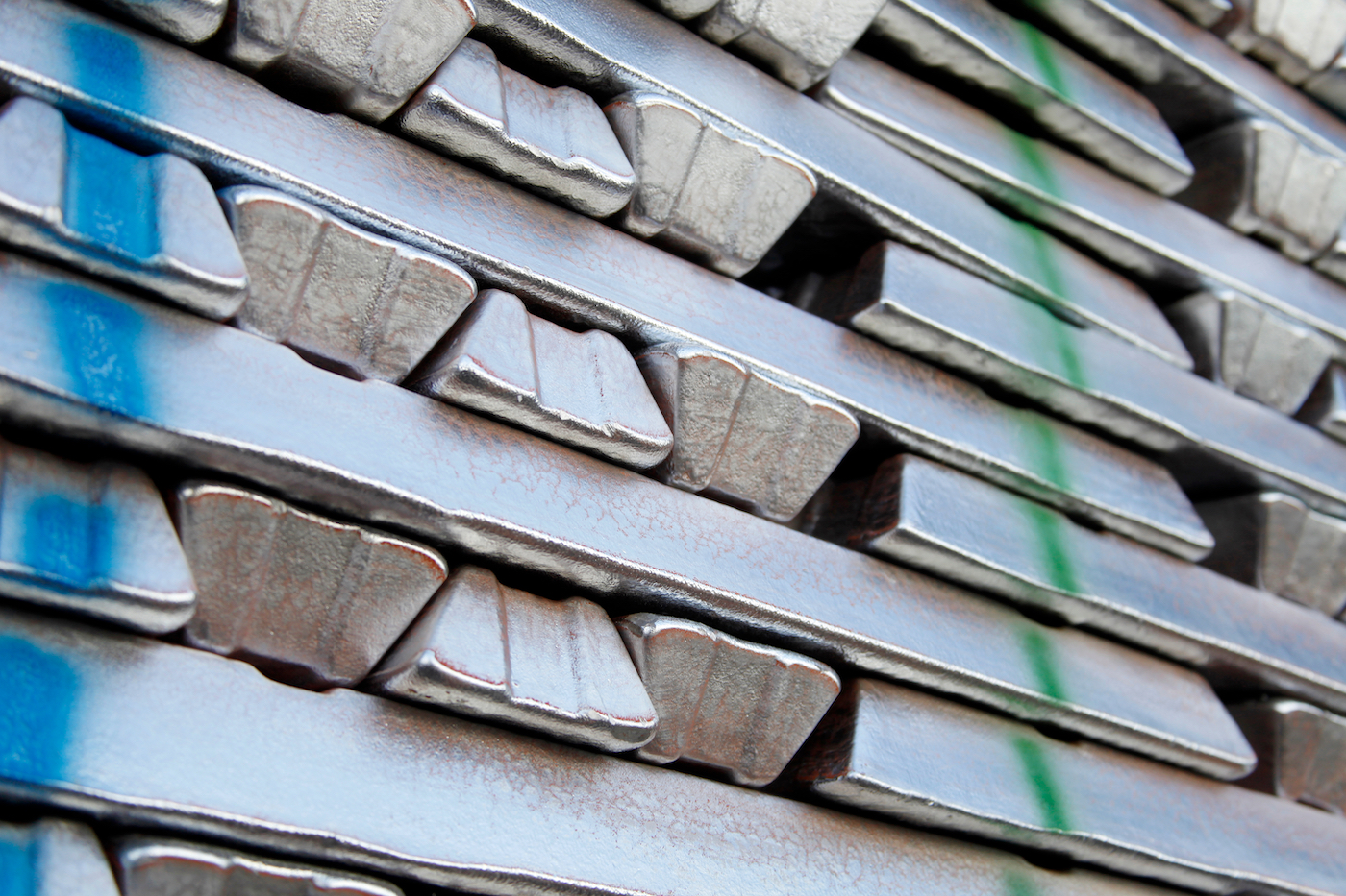 Tariffs Push U.S. Aluminum Premiums to Record Highs While Europe Faces Glut