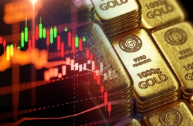 Gold Hovers Near $3,240/oz as Rebound Stalls; Analysts See Bearish Signals Emerging