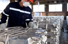 rusa Russian Aluminum Giant Rusal Invests $316 Million in Chinese Alumina Producer Following Supply Disruptions