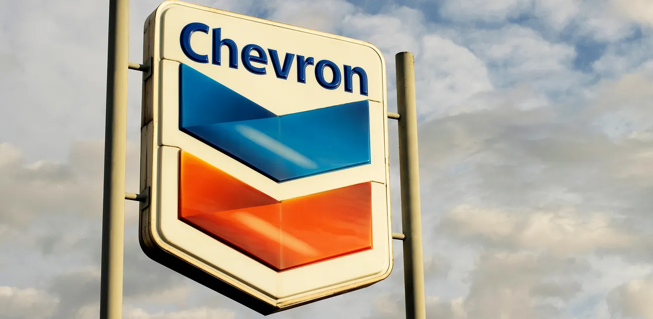 shutterstock_2092582351+ Chevron Acquires 125,000 Acres in Texas and Arkansas for First U.S. Lithium Project, Targeting Smackover Brine with Direct Extraction