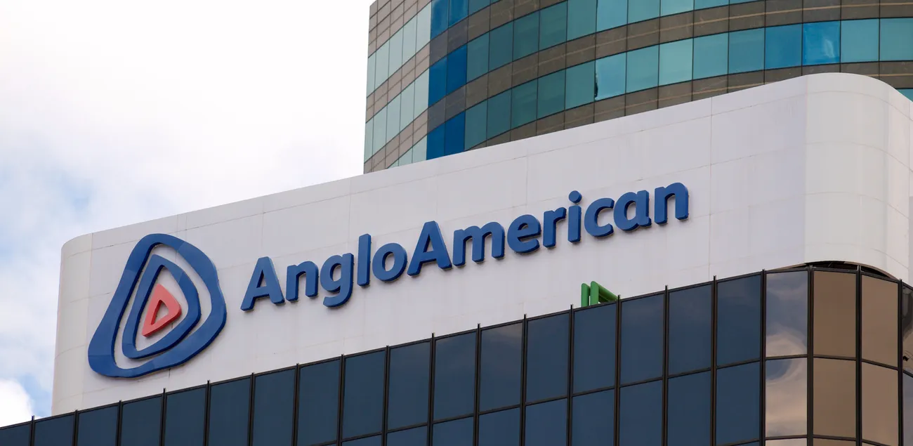 shutterstock_1645731862 Anglo American halves interim payout as H1 loss widens on weaker output; shares drop in London