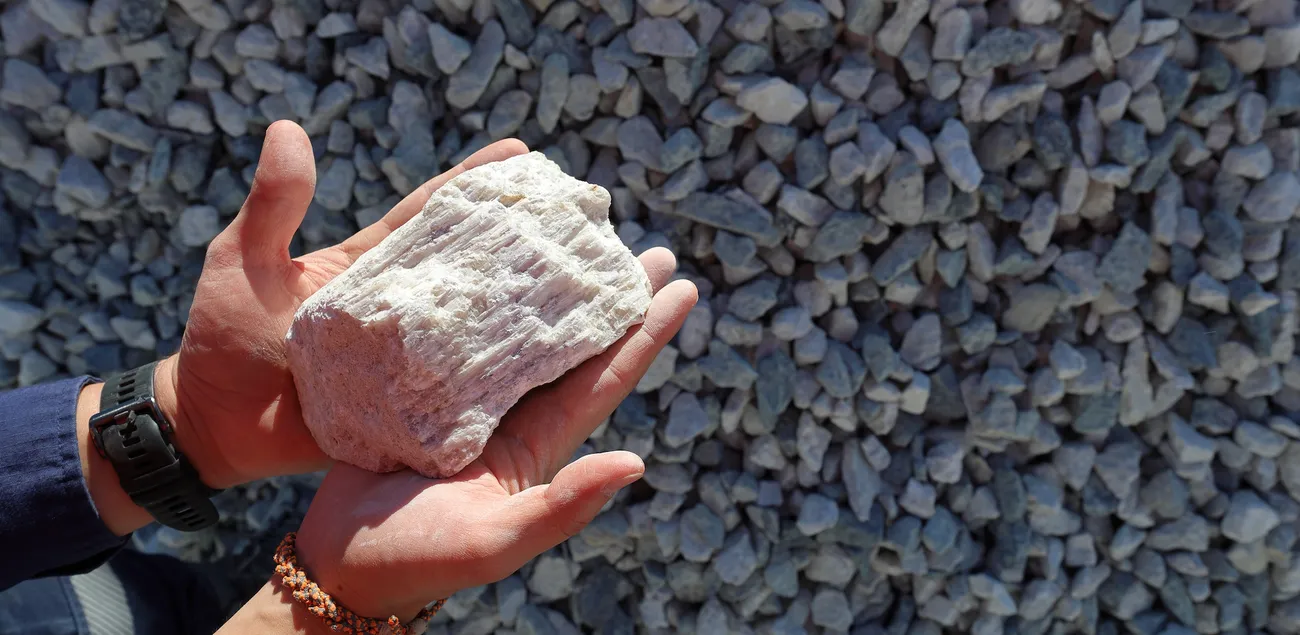 shutterstock_2643177173 China Finds 490 Million Ton Lithium Deposit in Hunan Province