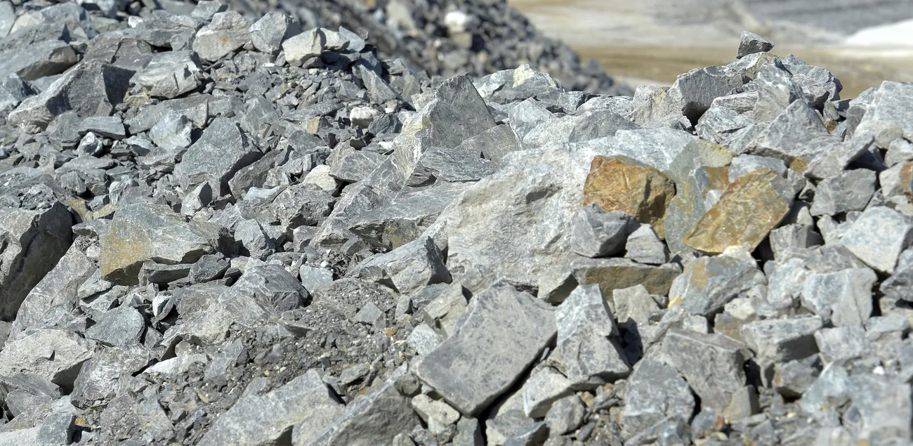 shutterstock_1341096860 CATL halts Jianxiawo lithium mine after permit lapse; futures hit limit-up as market weighs 3–6% global supply at risk